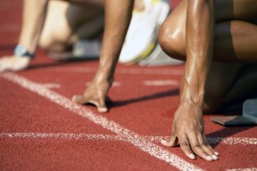 “马科斯·莫奇：阿根廷美洲狮队的防守支柱，未来大有可为”