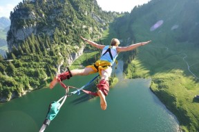 奥运代表团亮相仪式庄严隆重，奥运会参赛代表团