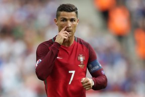 澳大利亚队团体赛制下的表现与战术选择分析，澳大利亚小组赛