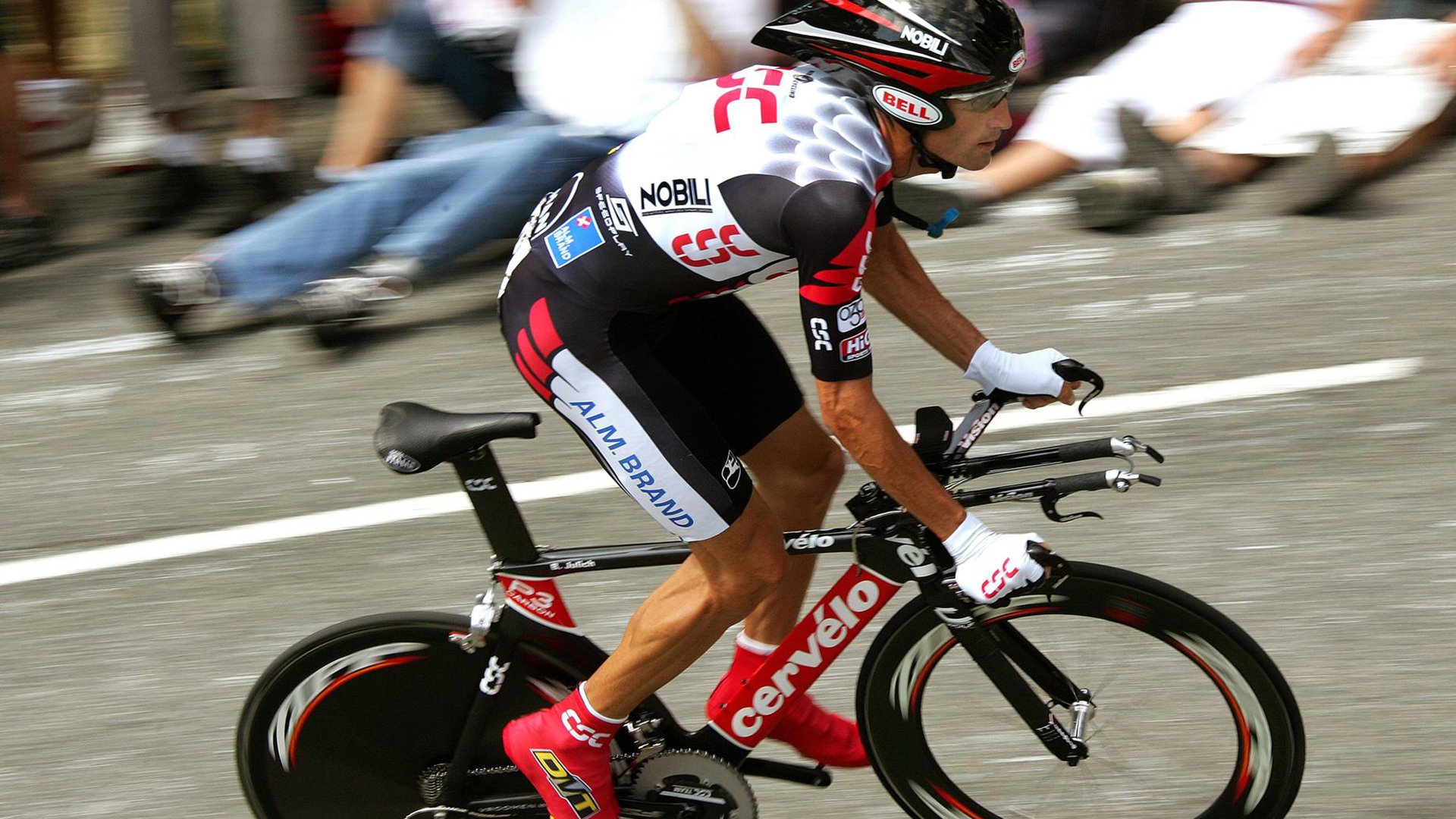 “金牛区城北体育馆:运动舞蹈赛场精彩连连,舞者们挑战节奏与力量极限”